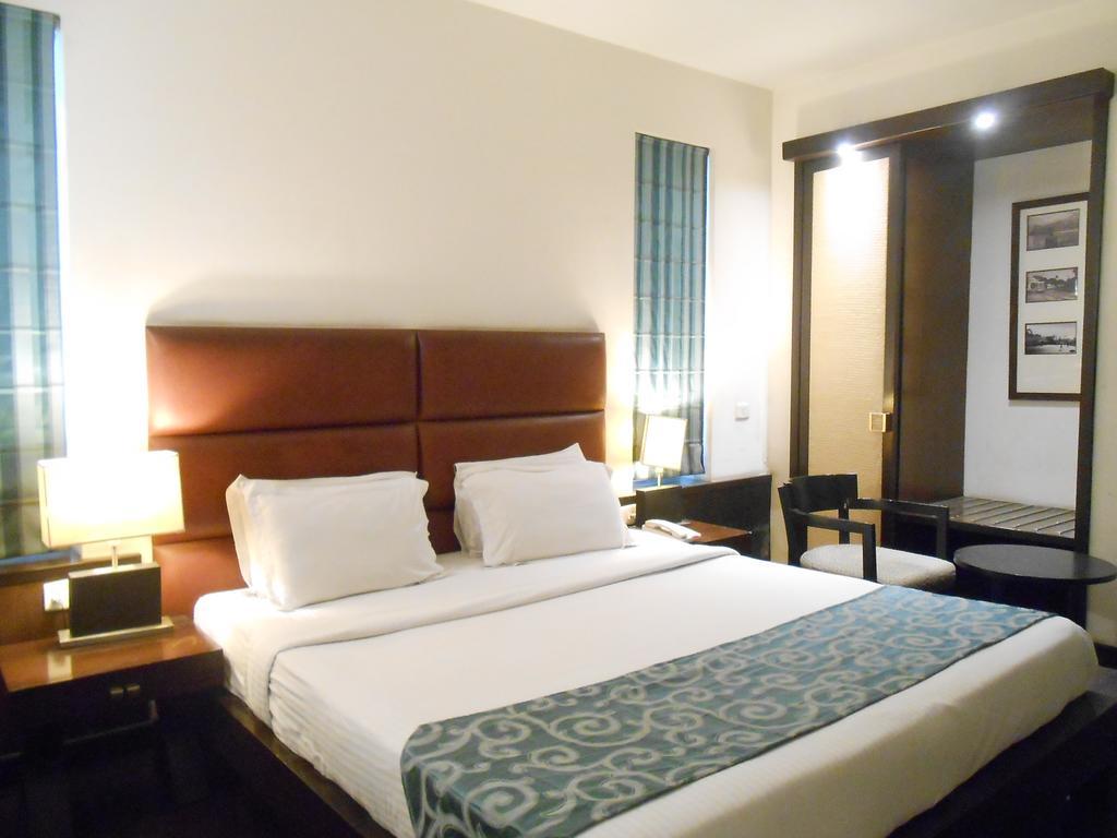 Hotel Metropole Kolkata Luaran gambar