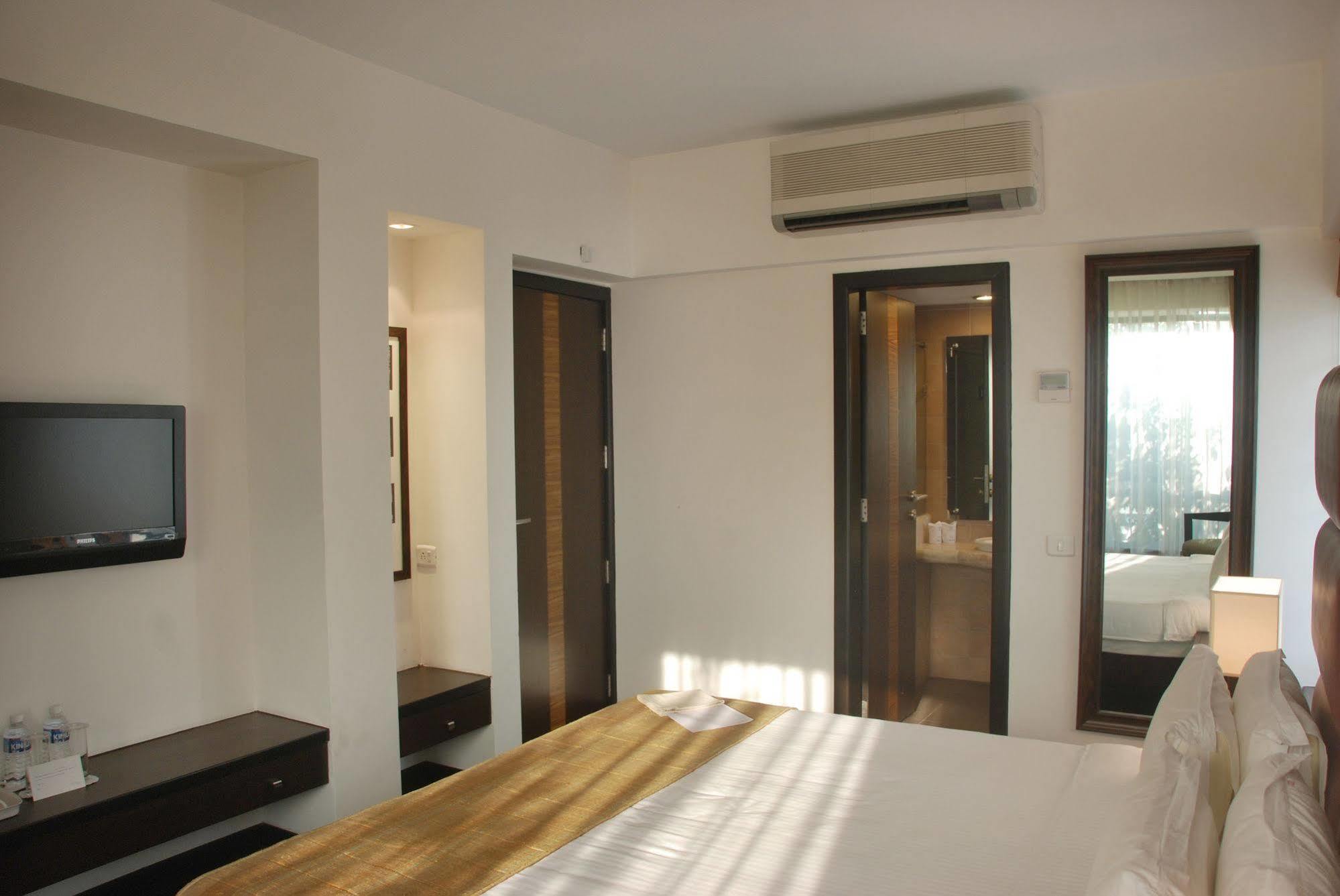 Hotel Metropole Kolkata Luaran gambar
