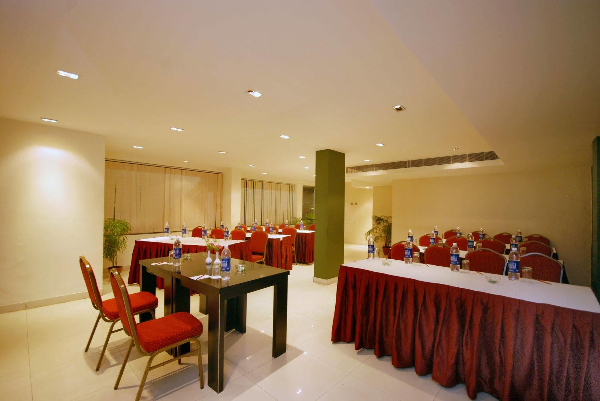 Hotel Metropole Kolkata Luaran gambar