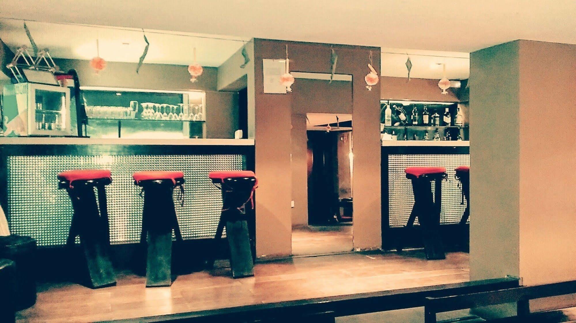 Hotel Metropole Kolkata Luaran gambar